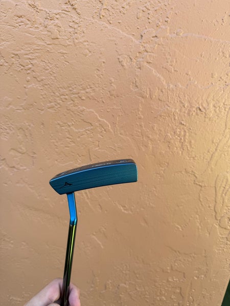 Blue Mizuno OMOI Blade Right Handed Putter (Used)