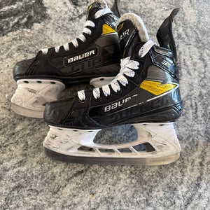 2020 Bauer Supreme 3S Pro Hockey Skates Regular Width Size 1.5 (Used)