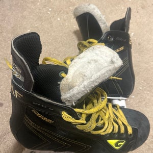 Graf G35 Hockey Skates Wide Width 8.5 (Used)