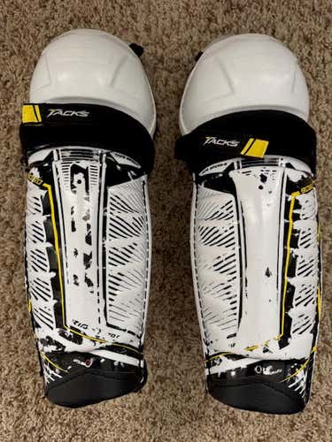 Junior CCM Tacks 9060 12" Shin Pads (Used)