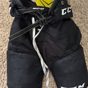 Junior Small CCM Tacks 9040 Hockey Pants (Used)