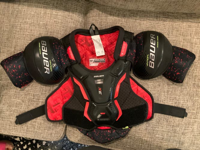 Medium Intermediate Bauer Vapor 3X Shoulder Pads (New)
