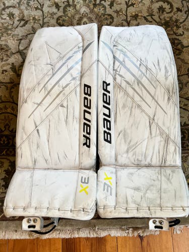2023 Medium Bauer Vapor 3X Goalie Leg Pads (Used). Free Shipping!