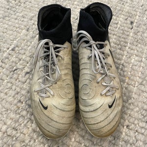Unisex Size M 6.0 (W 7.0) Nike Phantom Luna Elite Cleats (Used)