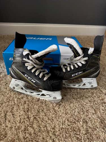 CCM Tacks 9060 Hockey Skates Regular Width Size 1.5 (Used)