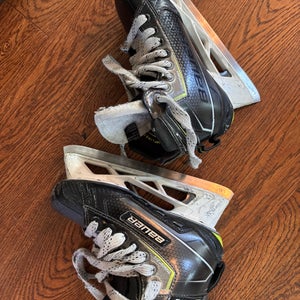 Bauer Elite Hockey Goalie Skates Size 3.5 (Used)