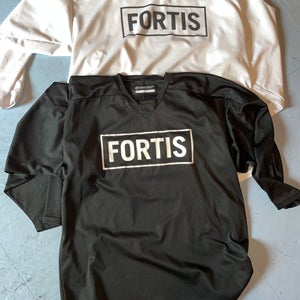 Black and White Large/Extra Large Adult Unisex Jersey (New)