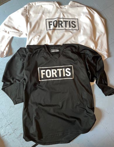 Black and White Large/Extra Large Adult Unisex Jersey (New)