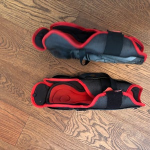 Junior CCM JetSpeed FT350 11" Shin Pads (Used)