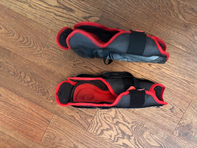 Junior CCM JetSpeed FT350 11" Shin Pads (Used)