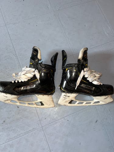 Bauer Supreme 2S Pro Hockey Skates Regular Width 7.5 (Used)