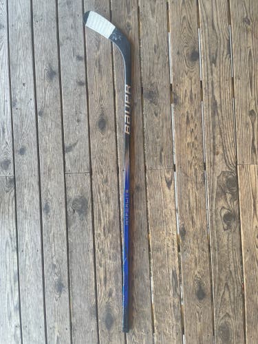 Intermediate Bauer Vapor Hyperlite 2 Left Hand Hockey Stick P92 (Used)