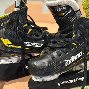 2022 Bauer Supreme M4 Hockey Skates Regular Width Size 3 (Used)
