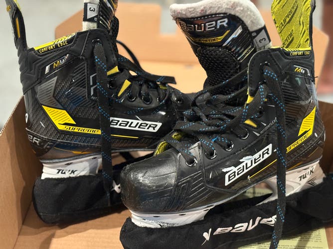2022 Bauer Supreme M4 Hockey Skates Regular Width Size 3 (Used)