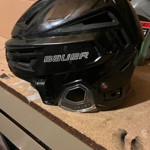 Medium Bauer Re-Akt 150 Helmet (Used)