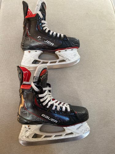 Bauer Vapor 3X Pro Hockey Skates Pro Stock Size 2.5 (Used)