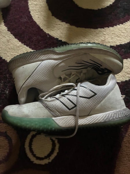 White Men's Size M 10.5 (W 11.5) Adult New Balance Low Top Turf Cleats (Used)