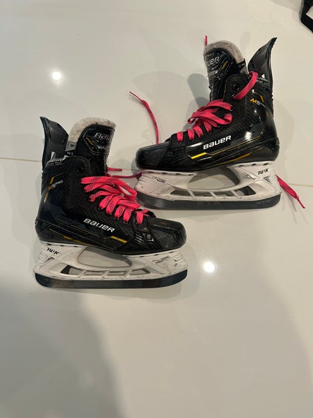 2023 Bauer Supreme M5 Pro Hockey Skates Regular Width 6 (Used)