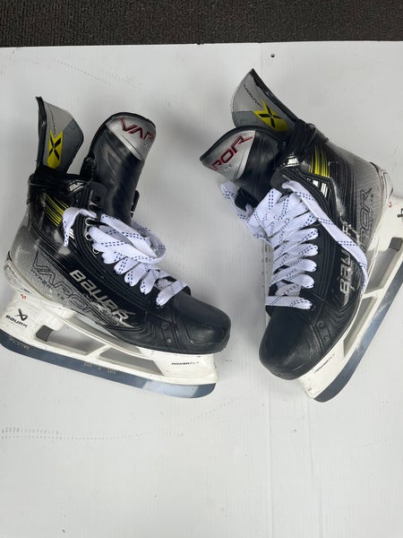 Bauer Vapor Hyperlite 2 Hockey Skates Regular Width 8.5 (Used)
