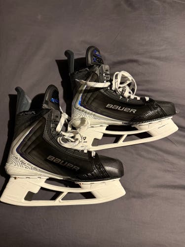 Bauer Vapor Flylite Hockey Skates Regular Width 9 (Used)