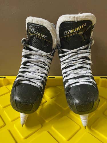 2024 Bauer Supreme M40 Hockey Skates 6 (Used)