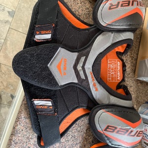 Junior large Bauer Supreme One.4 Shoulder Pads  (Used)