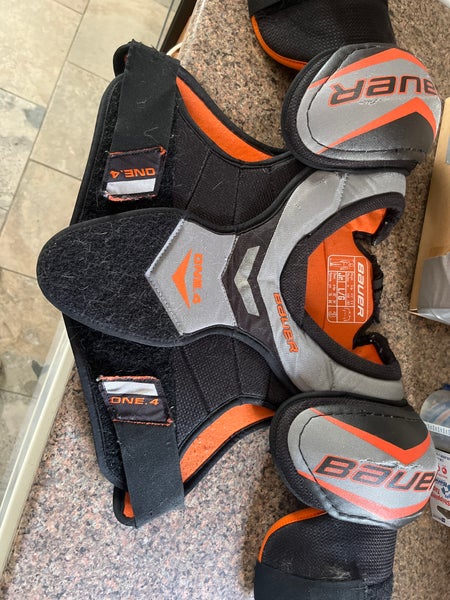 Junior large Bauer Supreme One.4 Shoulder Pads  (Used)