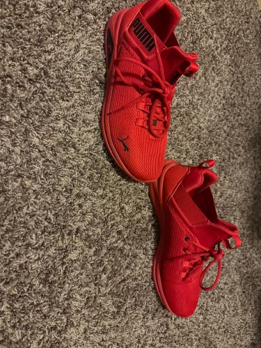 Red Men's Size M 10.0 (W 11.0) Adult Puma Shoes (Used)
