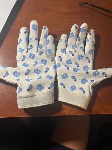 3XL Game Worm UNC Jordan Gloves in good condition