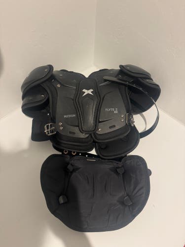 Medium Youth Xenith Flyte Shoulder Pads with backplate(Used)