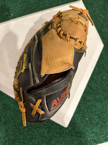 All Star CM3030 RH Catcher's Glove 32.5" (Used)