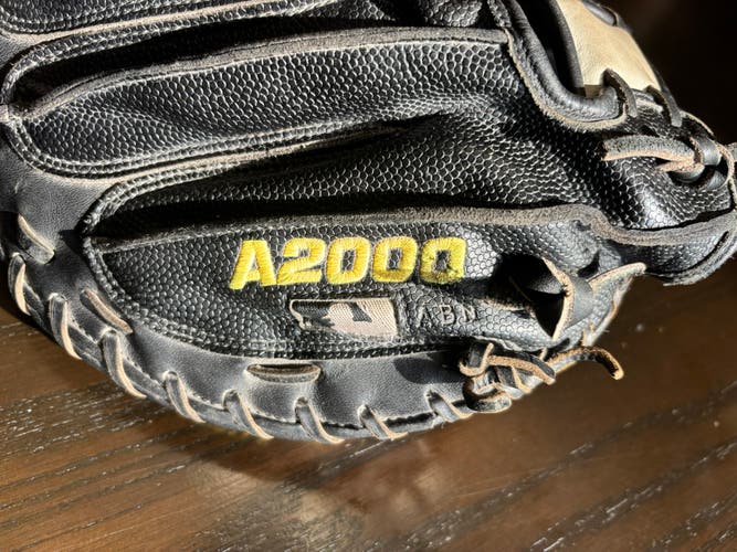 2022 Wilson A2000 RH Catcher's Baseball Glove 33.5" (Used)
