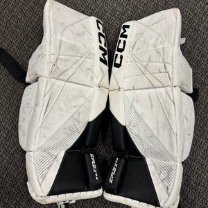 28" +1 CCM Eflex 6.5 Goalie Leg Pads (used))