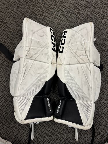 28" +1 CCM Eflex 6.5 Goalie Leg Pads (used))