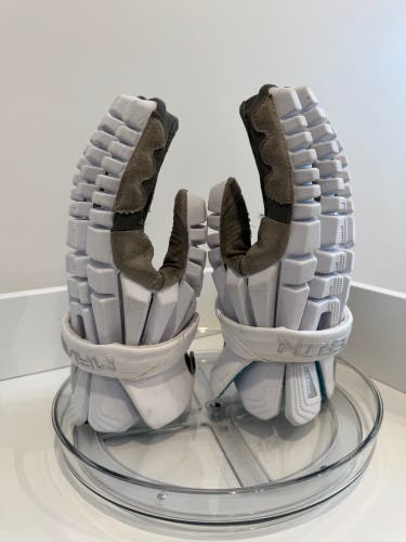 Maverik Shift Lacrosse Gloves 13" (Used)