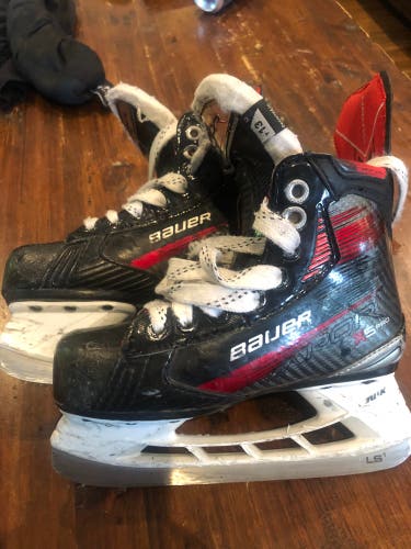 2023 Bauer Vapor X5 Pro Hockey Skates Regular Width 13 (Used)