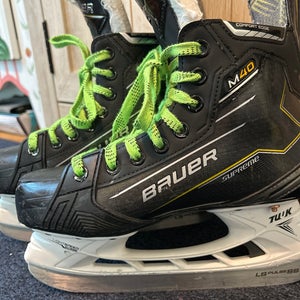 2024 Bauer Supreme M40 Hockey Skates regular width fit 2 Size 4.5 (Used)