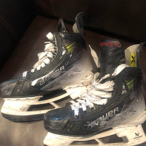 2024 Bauer Vapor Hyperlite 2 Hockey Skates Regular Width Size 5.5 (Used)