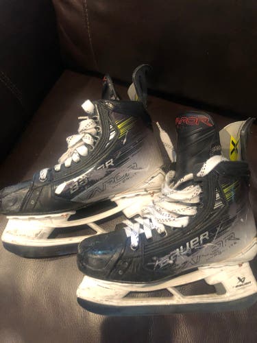2024 Bauer Vapor Hyperlite 2 Hockey Skates Regular Width Size 5.5 (Used)
