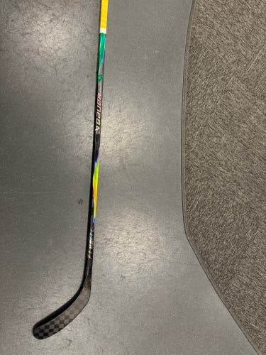 Intermediate Bauer Vapor FlyLite Left Hand Hockey Stick P92 Pro Stock (New)