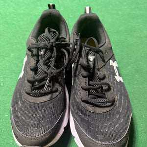 Running shoes size 10