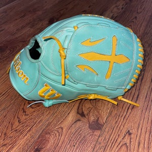 2024 WILSON A2000 B23 12" PITCHER'S BASEBALL GLOVE: SEAFOAM & YELLOW WBW10227012-A9