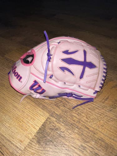 Wilson A2000 B23 12" Pitcher's Glove: WBW103321