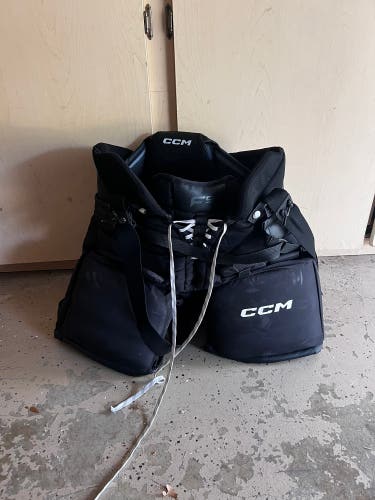 Senior Medium 2024 CCM F9 Hockey Goalie Pants (Used)