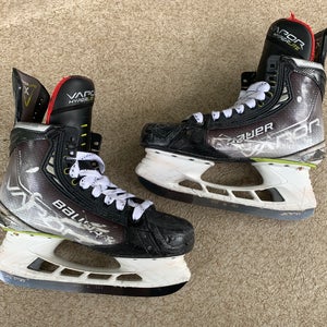 Bauer Vapor Hyperlite Hockey Skates 7.5 (Used)....................,,,,,