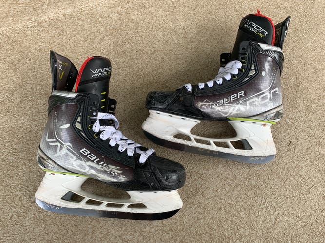 Bauer Vapor Hyperlite Hockey Skates 7.5 (Used)....................,,,,,