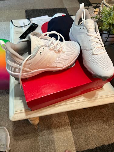 White Men's Size M 8.5 (W 9.5) New Balance 3000v6 Molded Cleats (New)