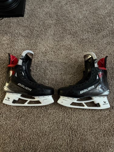 2025 Bauer Vapor X5 Pro Hockey Skates Wide Width 8 (Used)