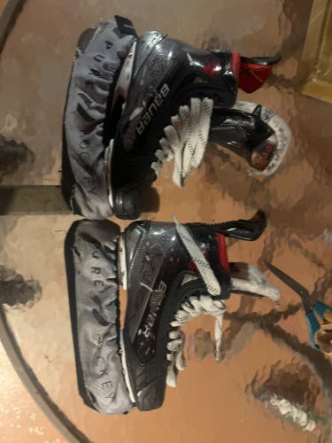 Bauer Vapor X5 Pro Hockey Skates Size 4.5 (Used)