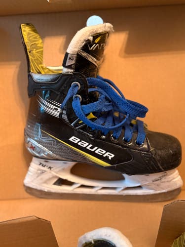 2024 Bauer Hockey Skates X4 Regular Width Size 2 (Used)